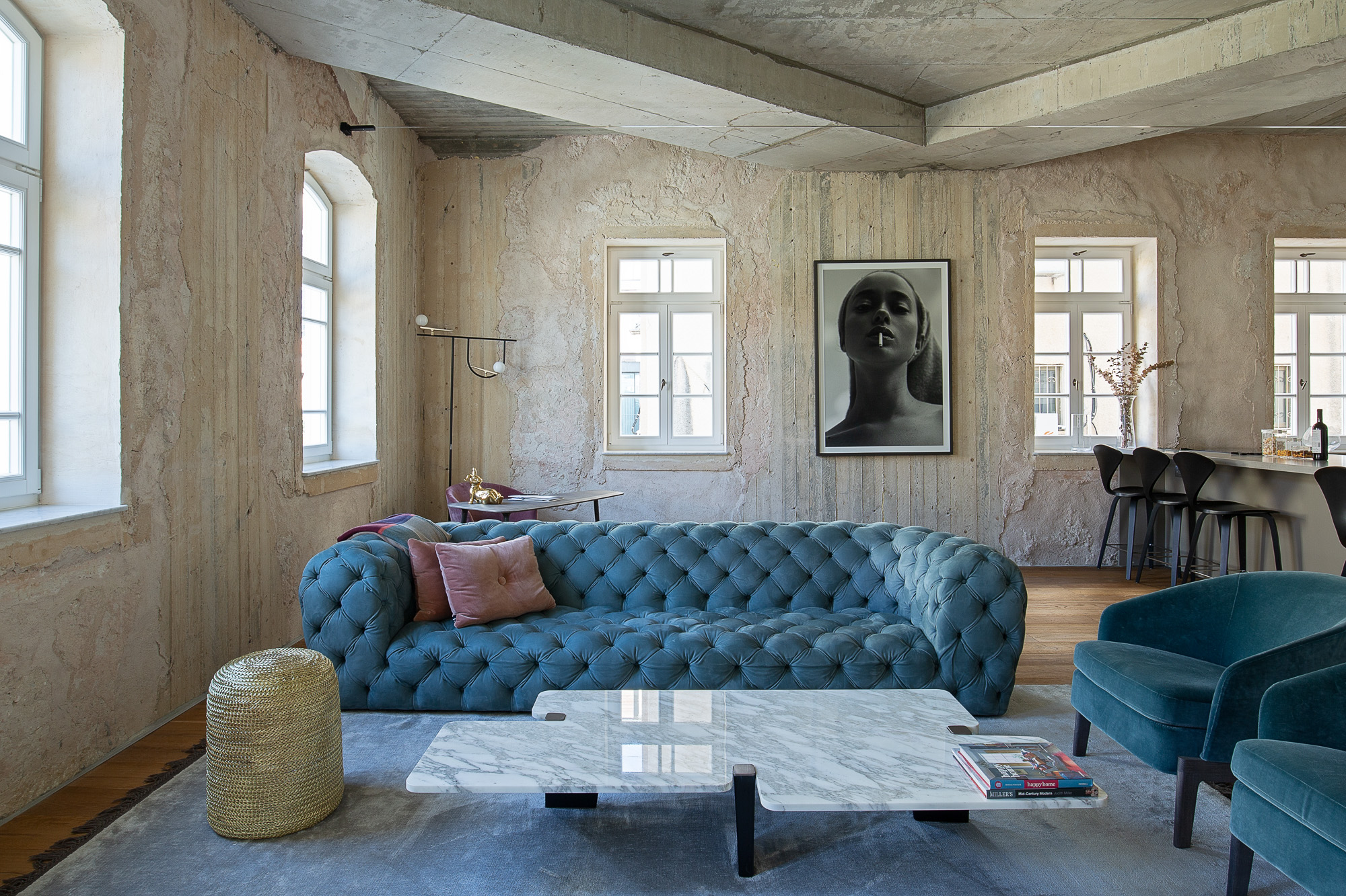 The Levee - Fine Stays | עידן סעידי צילום אדריכלות צילום אדריכלות ועיצוב פנים לסלון יוקרתי בדירות הלווי (The Levee) בתל אביב. אדריכלות: בר אוריין אדריכלים. צילום: עידן סעידי | Architectural and interior design photography of a luxury living room at The Levee, Tel Aviv. Architecture: Bar Orian Architects. Photo: Idan Saidi.