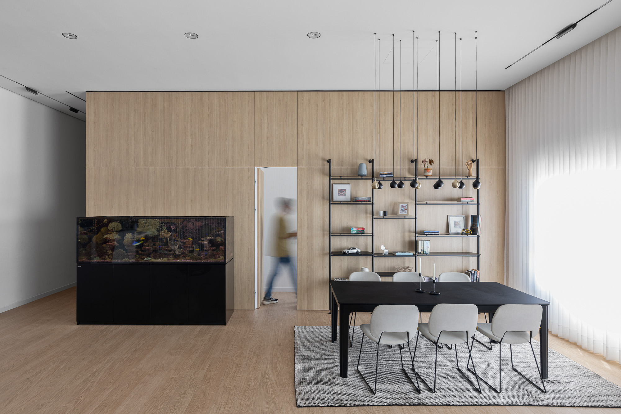 פינת אוכל יוקרתית בעיצוב מרינה רכטר, צילום עידן סעידי | High-end Dining Area by Marina Rechter, Photo by Idan Saidi