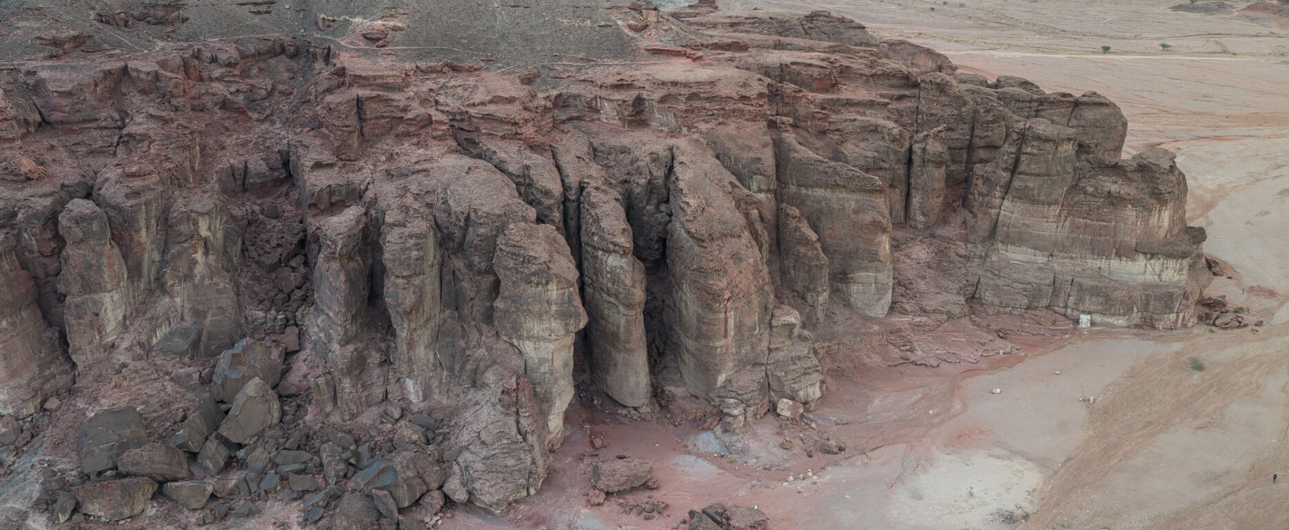 High-resolution 3D photogrammetry model of Solomon's Pillars in Timna Park, showcasing drone-based terrain modeling and architectural landscape documentation.